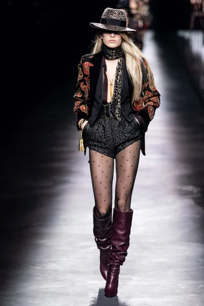 Look 18